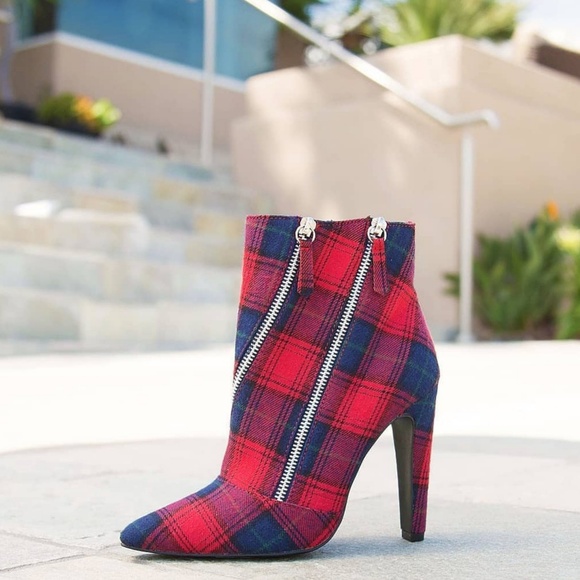 Last pair 6💋Plaid Wink Ankle Boot  - Picture 3 of 4